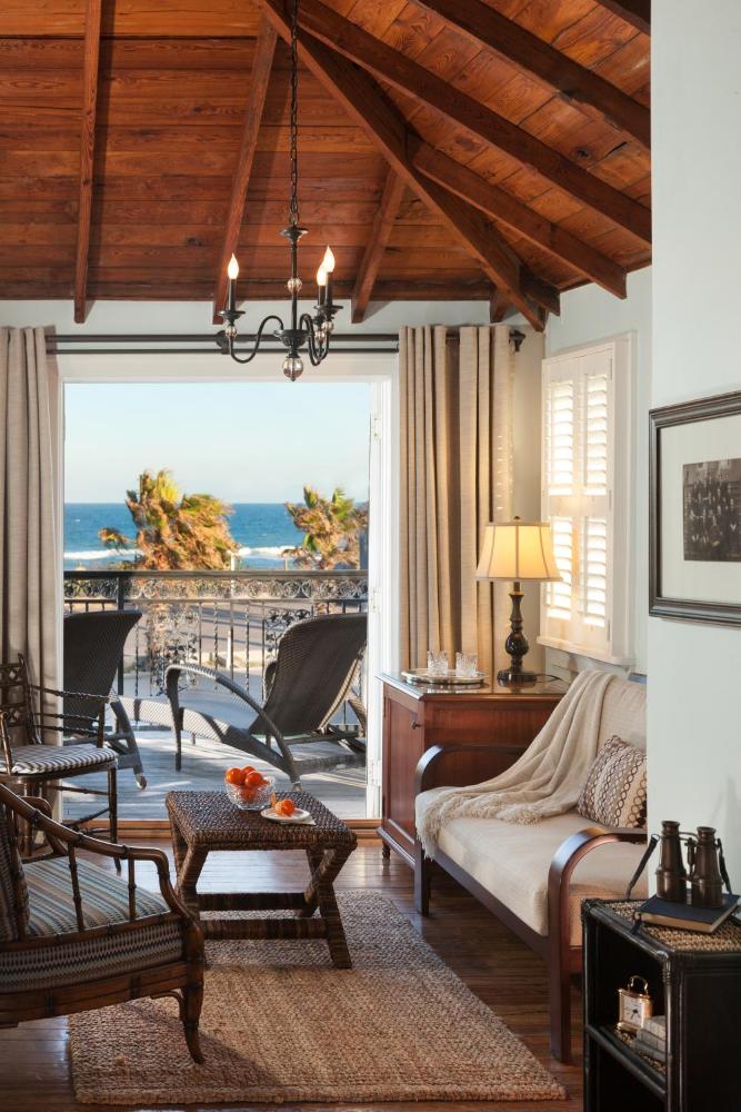 King Room with Ocean View and Spa Bath interior